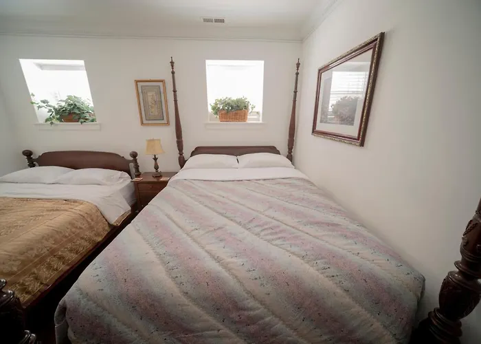 Inspiring Grotto Sleeps 10-20 Free Tv & Parking *