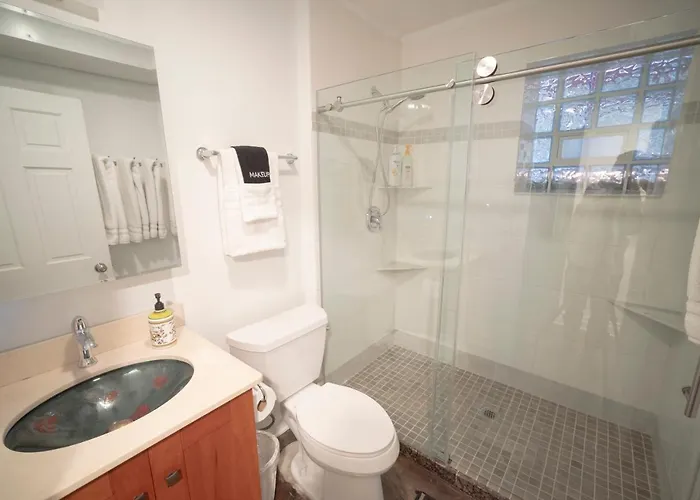 Inspiring Grotto Sleeps 10-20 Free Tv & Parking *