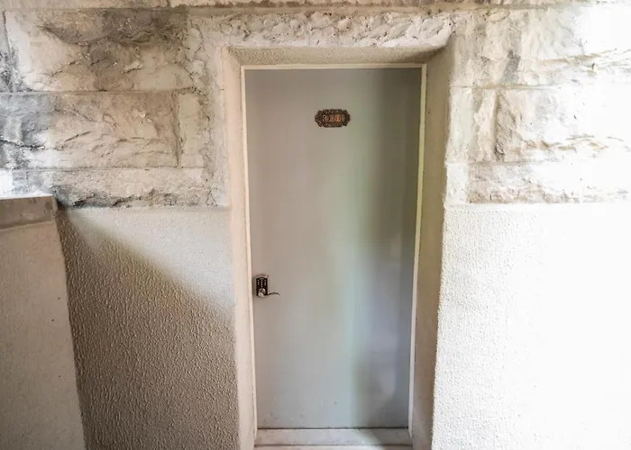 Appartement Inspiring Grotto Sleeps 10-20 Free Tv & Parking Chicago