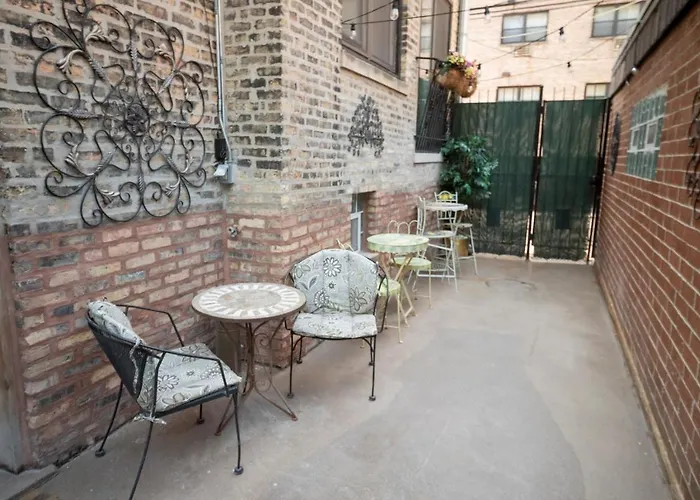 Inspiring Grotto Sleeps 10-20 Free Tv & Parking * Chicago