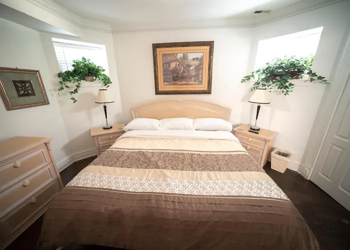 Inspiring Grotto Sleeps 10-20 Free Tv & Parking Appartement Chicago