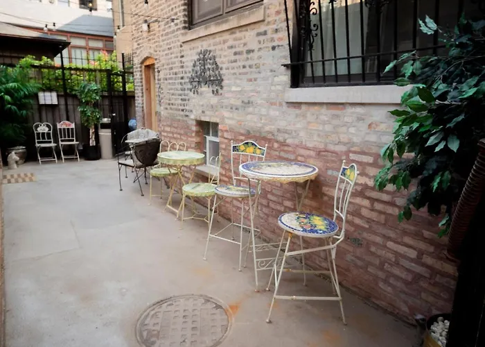 Inspiring Grotto Sleeps 10-20 Free Tv & Parking * Chicago